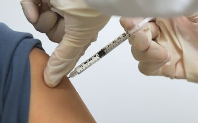 [속보] 이틀간 코로나19 백신 이상반응 925건↑…인과성 미확인