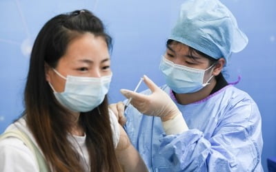 베이징 시민 80%, 1회 이상 백신 접종…"집단면역 임박"