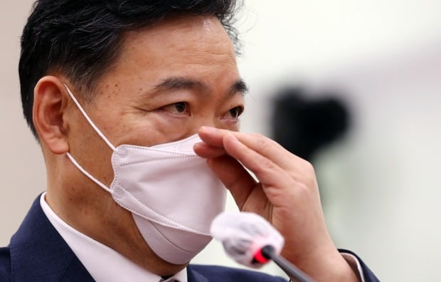 김오수, 라임·옵티머스펀드 사건 수임…"피의자 변론한 적 없다"