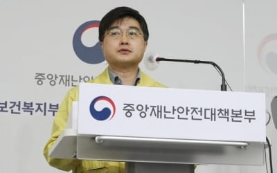 정부 "고령층 1차 접종 마무리되는 7월부터 새 거리두기 적용"