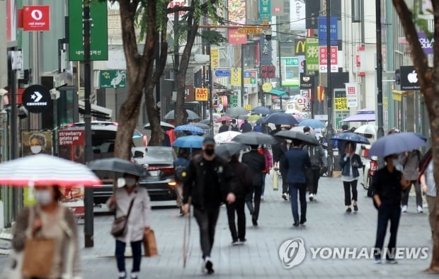 오늘 600명대 중후반…6월 13일까지 거리두기-5인모임 금지 연장