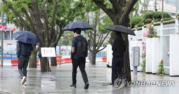 수도권 낮 동안 비…오후 남부지방 많은 비