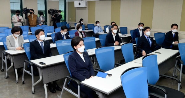 [속보] 與초선모임 "장관 후보자 최소 1명 靑에 부적격 권고해야"