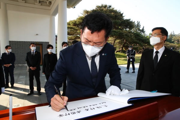 文에 반기들고 박정희 칭찬까지…송영길 행보에 친문 반발