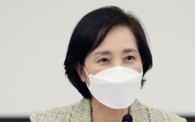 유은혜 "2학기부터 전면적 등교 이뤄져야"