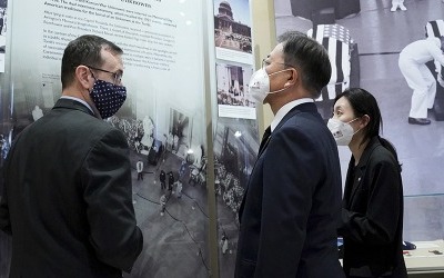 바이든, '친중 논란' 文 앞에서 中과 싸운 한국전 영웅에 훈장 준다