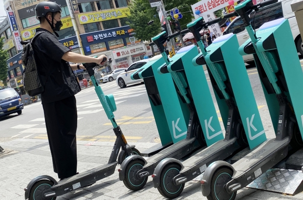 LG전자-킥고잉, 국내 첫 전동킥보드 무선충전 솔루션 선보여