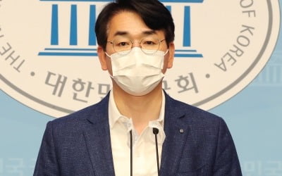 '조국 사태' 與입장 요구한 박용진…"또 문자, 항의 전화 시작"