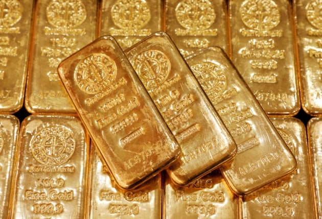 치솟는 금값, 전문가가 말하는 투자 전략은? 