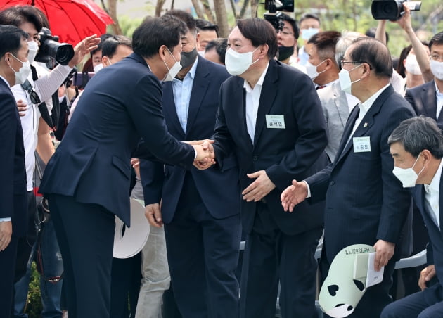 윤석열 전 검찰총장의 첫 공식 행보…남산예장공원 개장식 참석