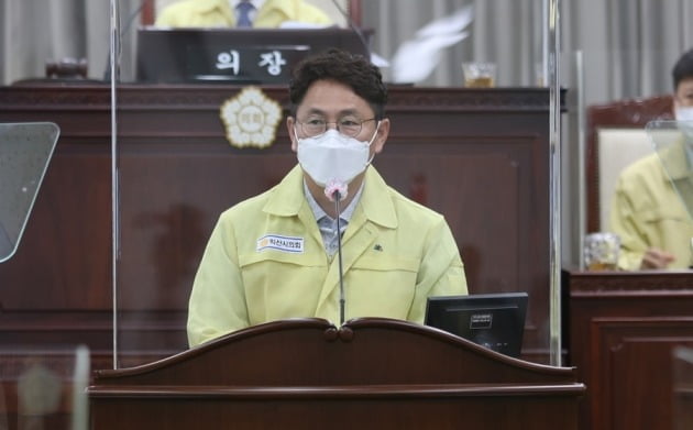 "정치인은 욕설을 해도 된다"는 발언으로 막말 파문을 일으킨 조남석 익산시의원이 공식 사과했다. /사진=조남석 익산시의원 홈페이지