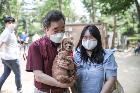 '롤 프로게이머'로 변신한 이낙연…"E스포츠와 학교·병역 연계 필요"