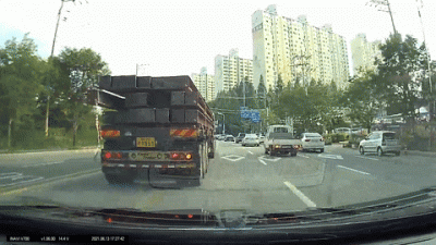 [아차車] '저 세상 갈 뻔' 화물차 무조건 피해가야 하는 이유