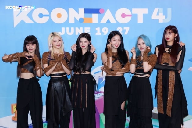 그룹 에버글로우 /사진='KCON:TACT 4 U' 트위터