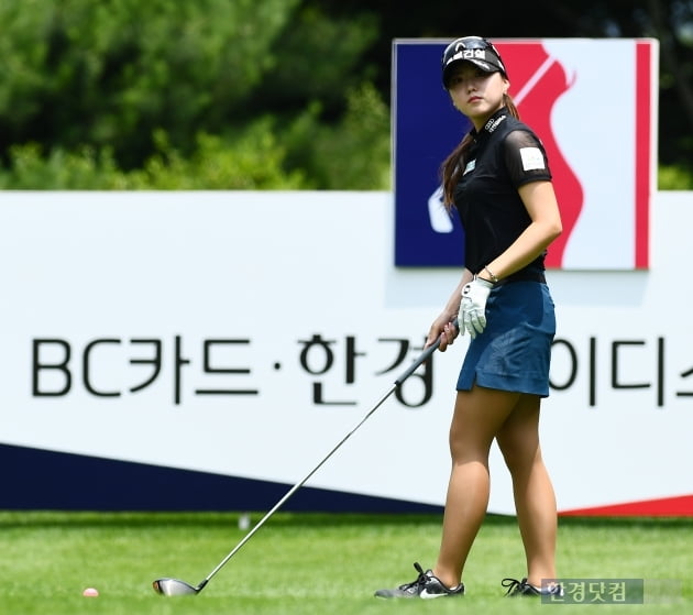 [BC카드·한경 레이디스컵 2021] 조아연, '신중하게 살핀다'