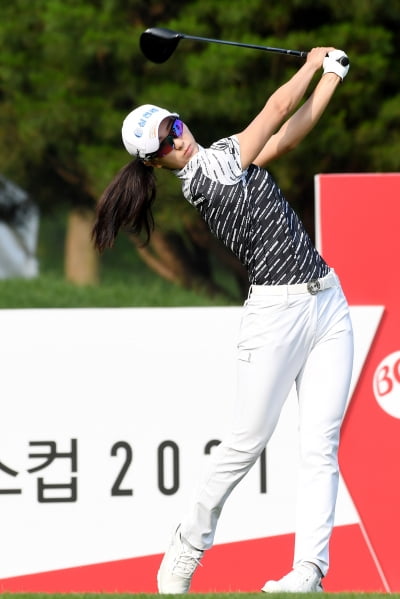 [BC카드·한경 레이디스컵 2021] 강지선, '힘차게 스윙~'