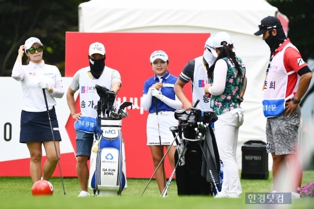 [BC카드·한경 레이디스컵 2021] 송가은, '홍란-김초희, 두 언니 사이 귀여운 막내~'