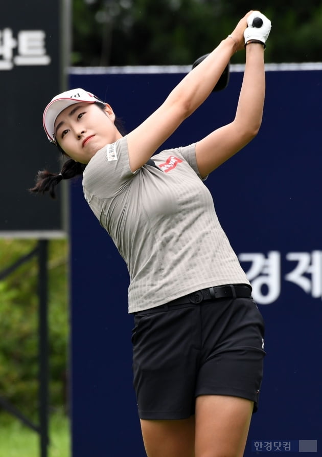 [BC카드·한경 레이디스컵 2021] 김우정, '힘차게 날아가라'