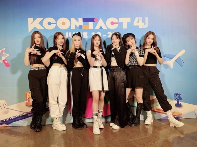 위클리, 데뷔 첫 `KCON:TACT 4 U` 출격 성료…다채로운 매력 선사