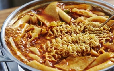 라볶이·쌈장·부대찌개…日 동네슈퍼 접수한 K푸드