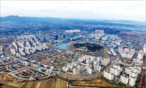 한국전력 주도로 에너지밸리가 구축되고 있는 전남 나주 빛가람혁신도시.  나주시 제공 