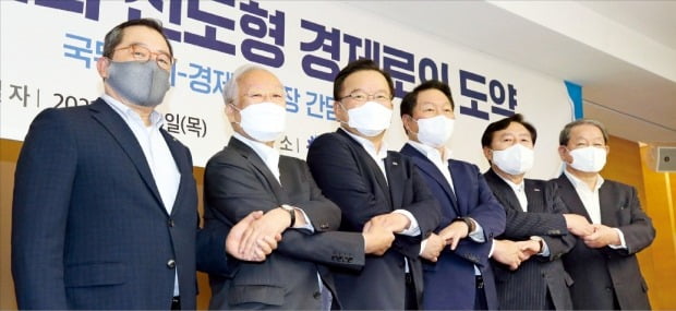 [포토] 총리-경제 5단체장 첫 간담회