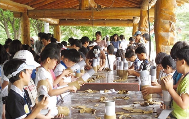 물레 돌리고 가마에 굽고…나만의 도자기 완성