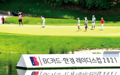 박현경·장하나와 엎치락뒤치락…임진희, 5타차 뒤집고 대역전극