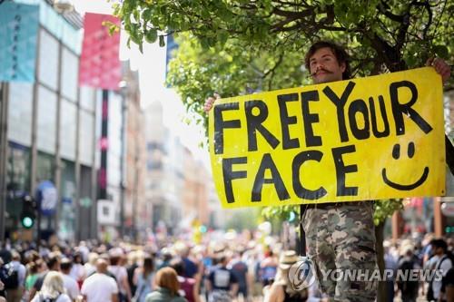 "영국, 백신접종 성공에 '안심 오판'"…확진자수 다시 꿈틀