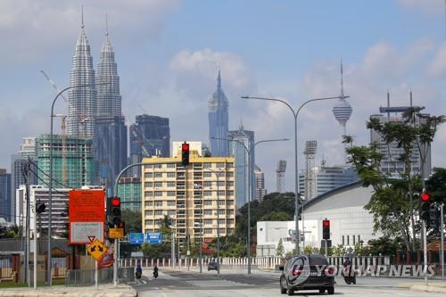 '코로나 고통 분담' 말레이시아 공무원 80만명 수당 공제