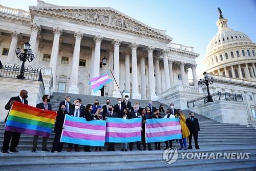 바이든, 6월 '성소수자의 달' 지정…트럼프가 중단한 관행 재개