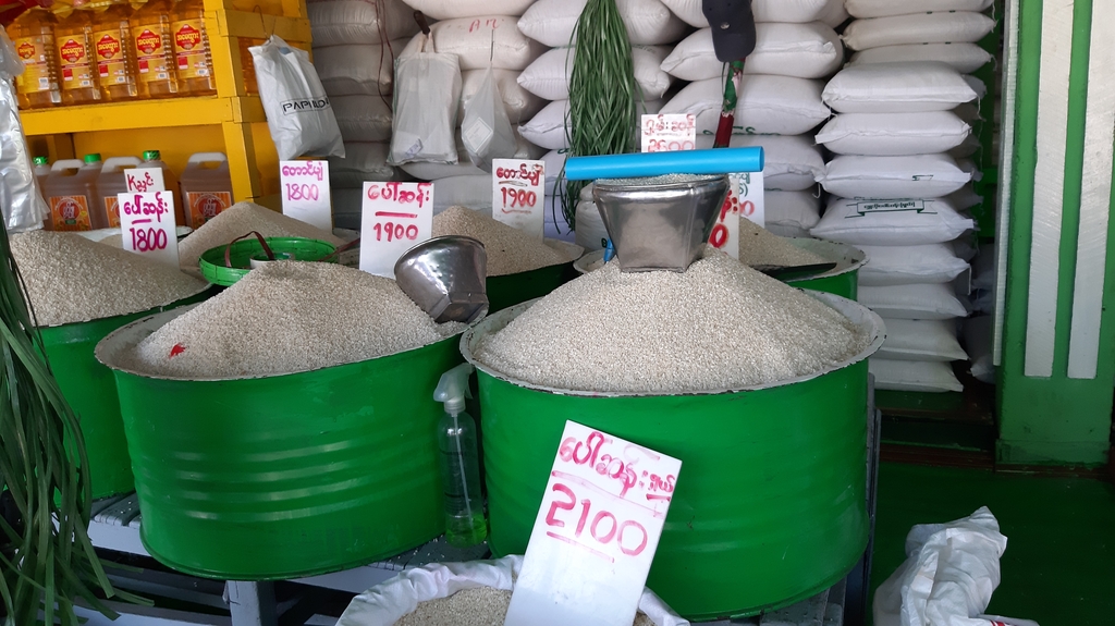 [미얀마 르포] "없는 사람에겐 큰일"…쌀·식용유·기름값 '천정부지'