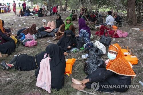 로힝야족 태우고 113일 표류 선박, 인니 구조…9명 사망