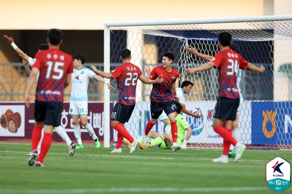 '김경중 결승골' 안양, 대전 꺾고 5경기 만의 승리…2위 도약(종합)