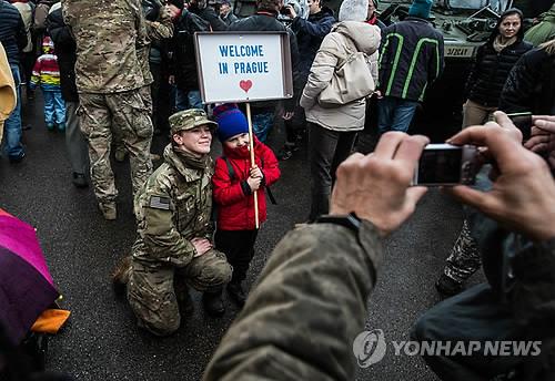 미 대법, '여성 징병신고 의무화' 심의 거부…"의회 판단 몫"