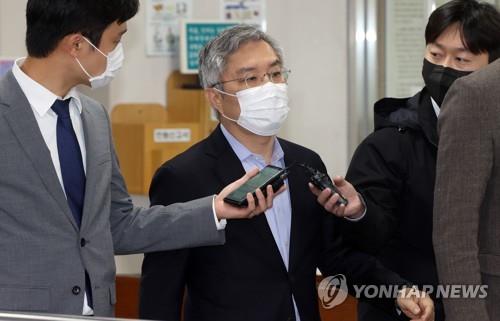 최강욱 1심서 벌금 80만원…법원 "인턴확인서 허위"(종합)