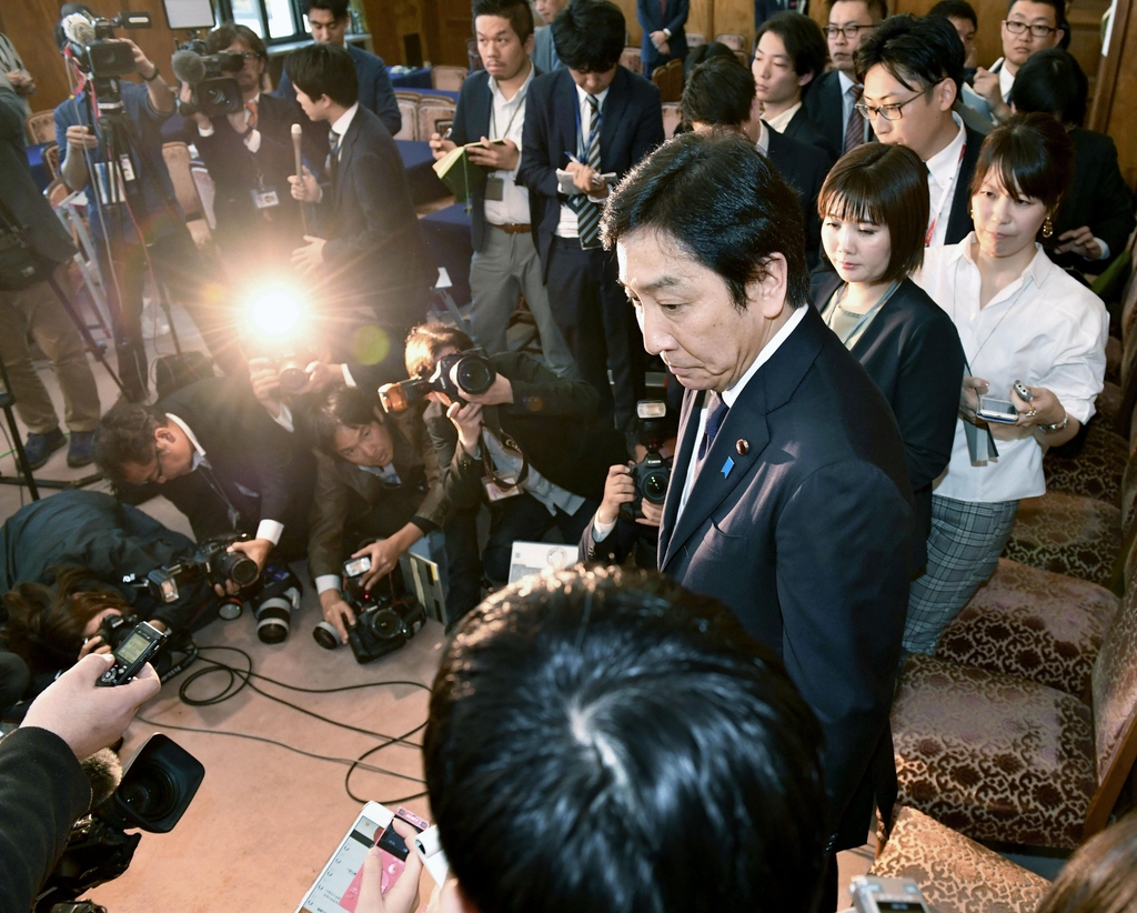 스가 측근 스가와라 전 日경산상 '금품 비리' 약식기소