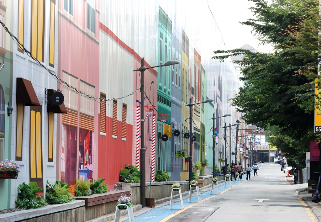 강남구 삼성동 GBC 공사장 울타리 '나나랜드'로 단장