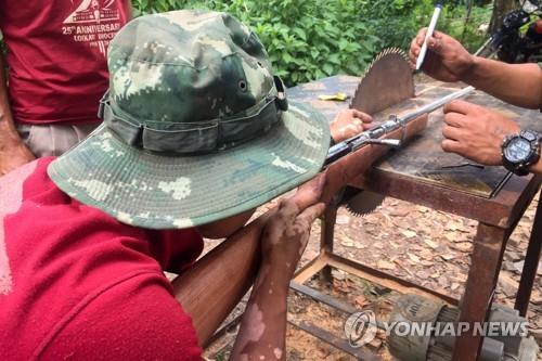 도심 게릴라전 나선 미얀마 시민들…"전쟁 준비하고 있다"