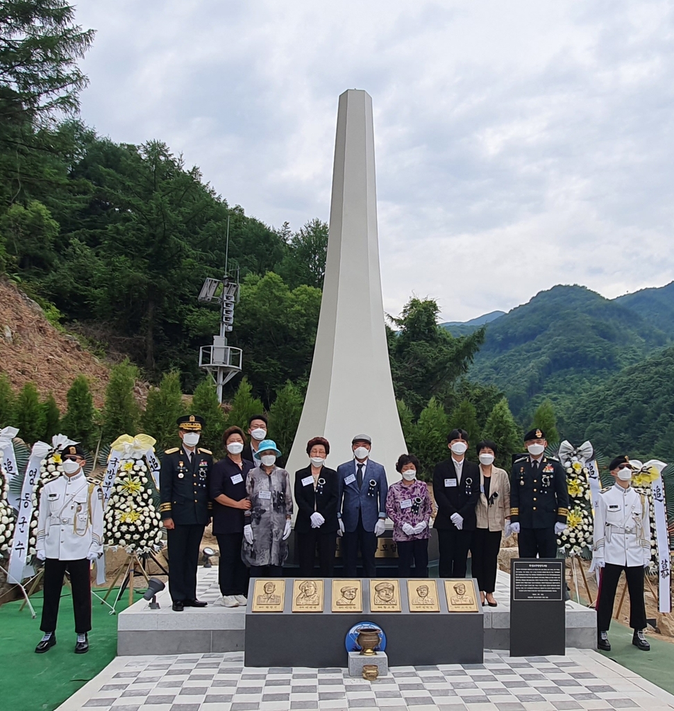 특전장병 6명 넋 기린다…영동 민주지산에 추모탑 제막