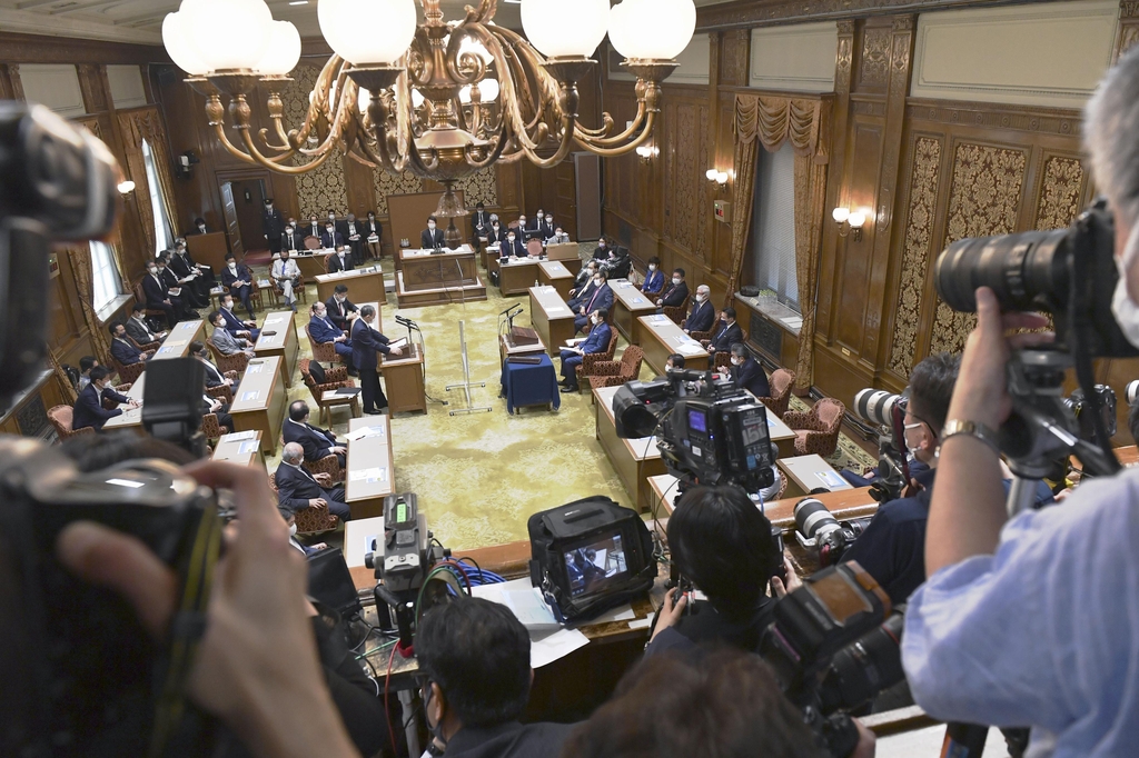 [특파원 시선] 스가 일본 총리의 '동문서답식 소통'