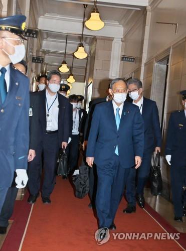 [특파원 시선] 스가 일본 총리의 '동문서답식 소통'