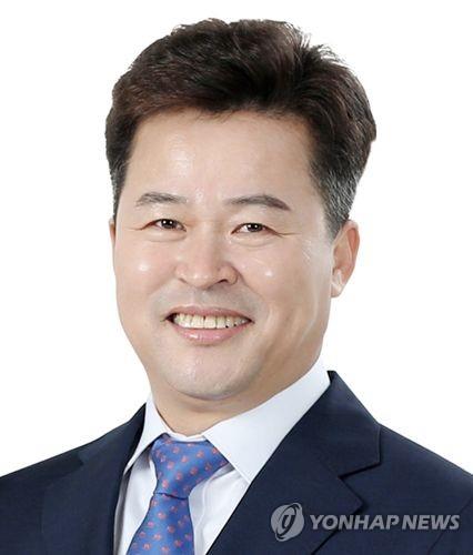 "인천 동구청장 단체 술자리…방역수칙 위반 사과해야"