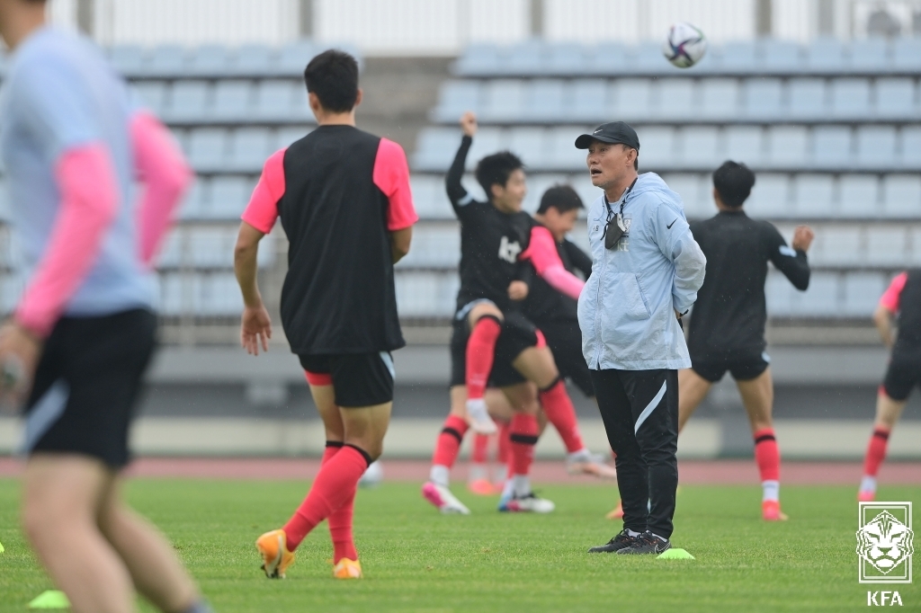 김학범 감독 "가나전, 선수들 어려운 환경 극복하는 과정 볼 것"