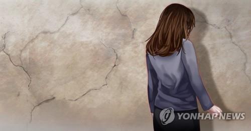 "왜 돈 안 빌려줘" 흉기로 여종업원 협박한 50대 구속