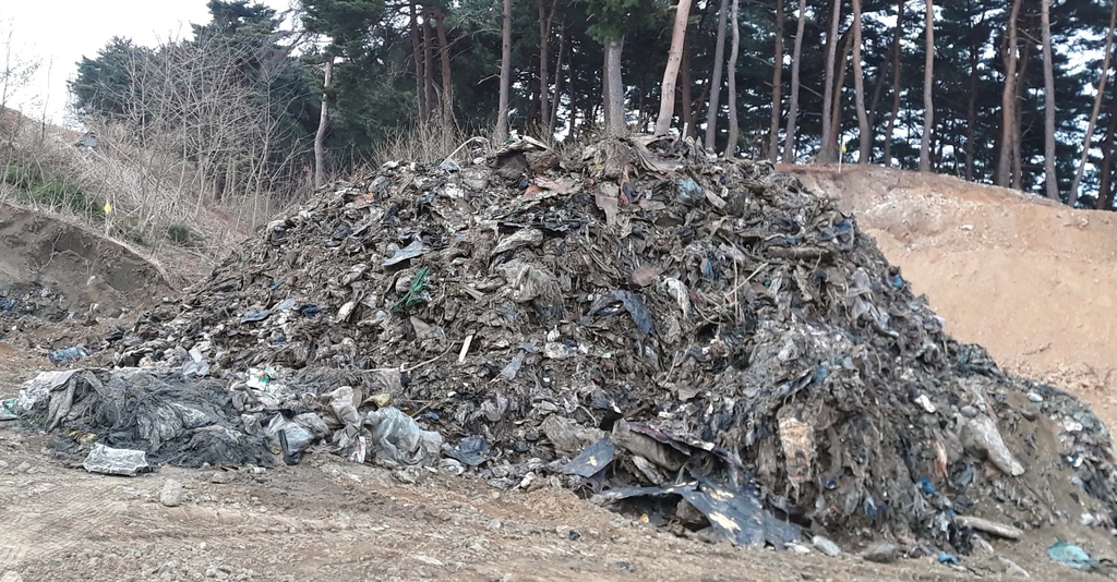 쓰레기 매립장에 테니스장 강행한 강릉시…실내구장 건립 무산