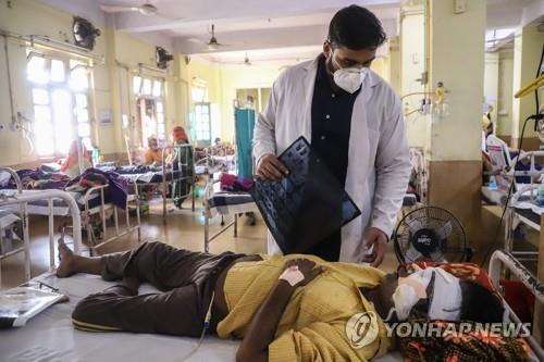 인도 '검은 곰팡이증' 급속 확산…2천100명 사망