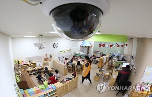 '유치원 이물질 급식' 사건에 "CCTV 의무화해야"