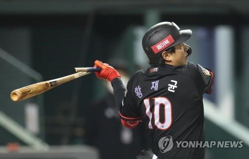 롯데 김진욱, 데뷔 첫 승 거두자 KIA 이민우는 시즌 첫 승(종합)