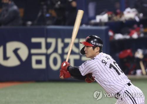 롯데 김진욱, 데뷔 첫 승 거두자 KIA 이민우는 시즌 첫 승(종합)